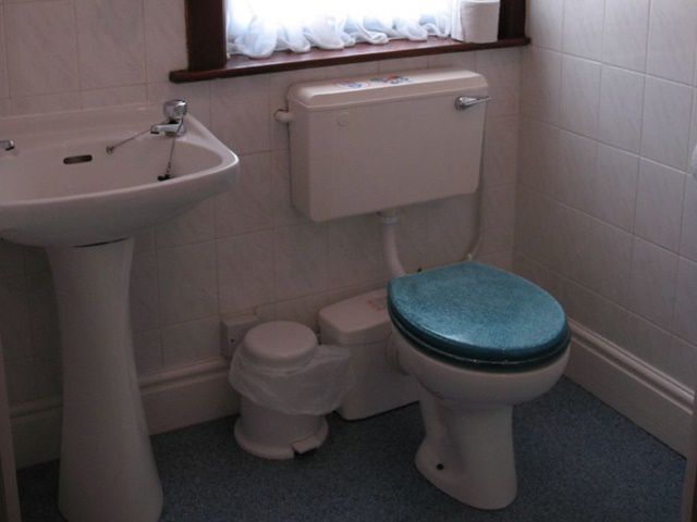 トイレの水漏れ修理は安心して任せられる会社へ依頼
